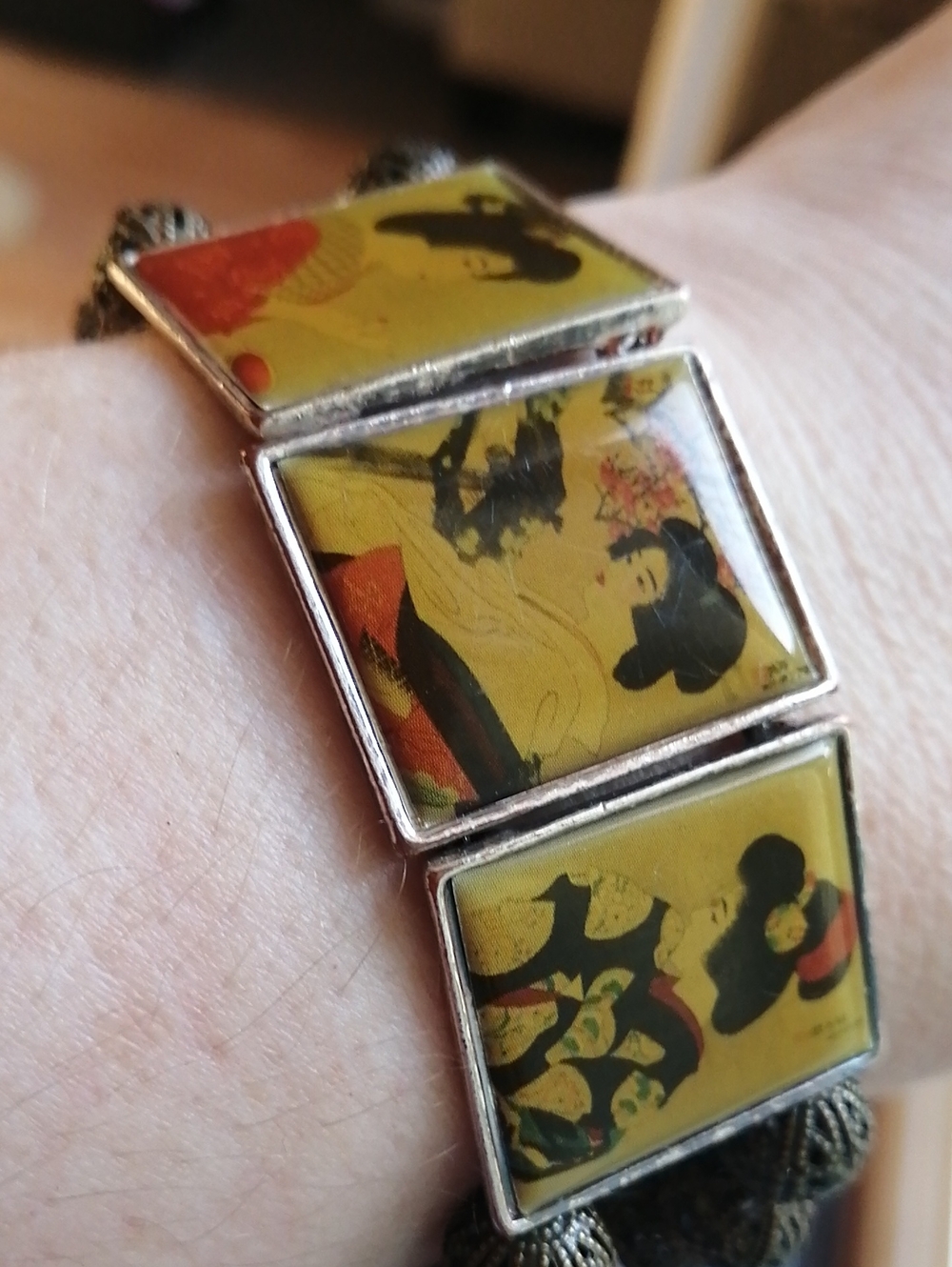 Vintage Japanese Geisha Panel Beaded Bracelet Magnetic Clasp Size 7.5